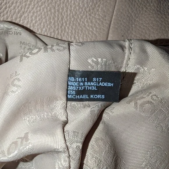 Michael Kors Slouchy Hobo bag Very Good Condition - Picture 7 of 11